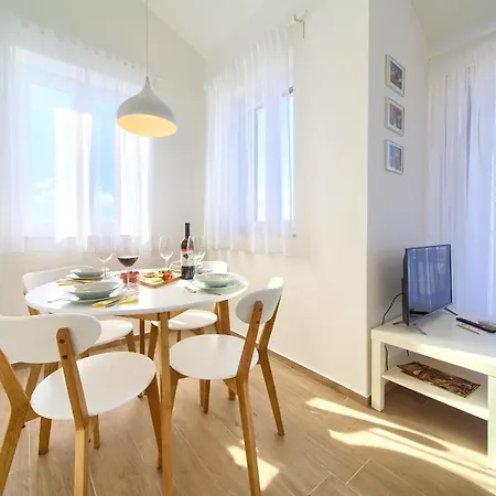 Meri Apartmán Njivice